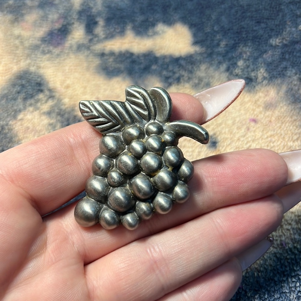 Cabinet knobs grapes